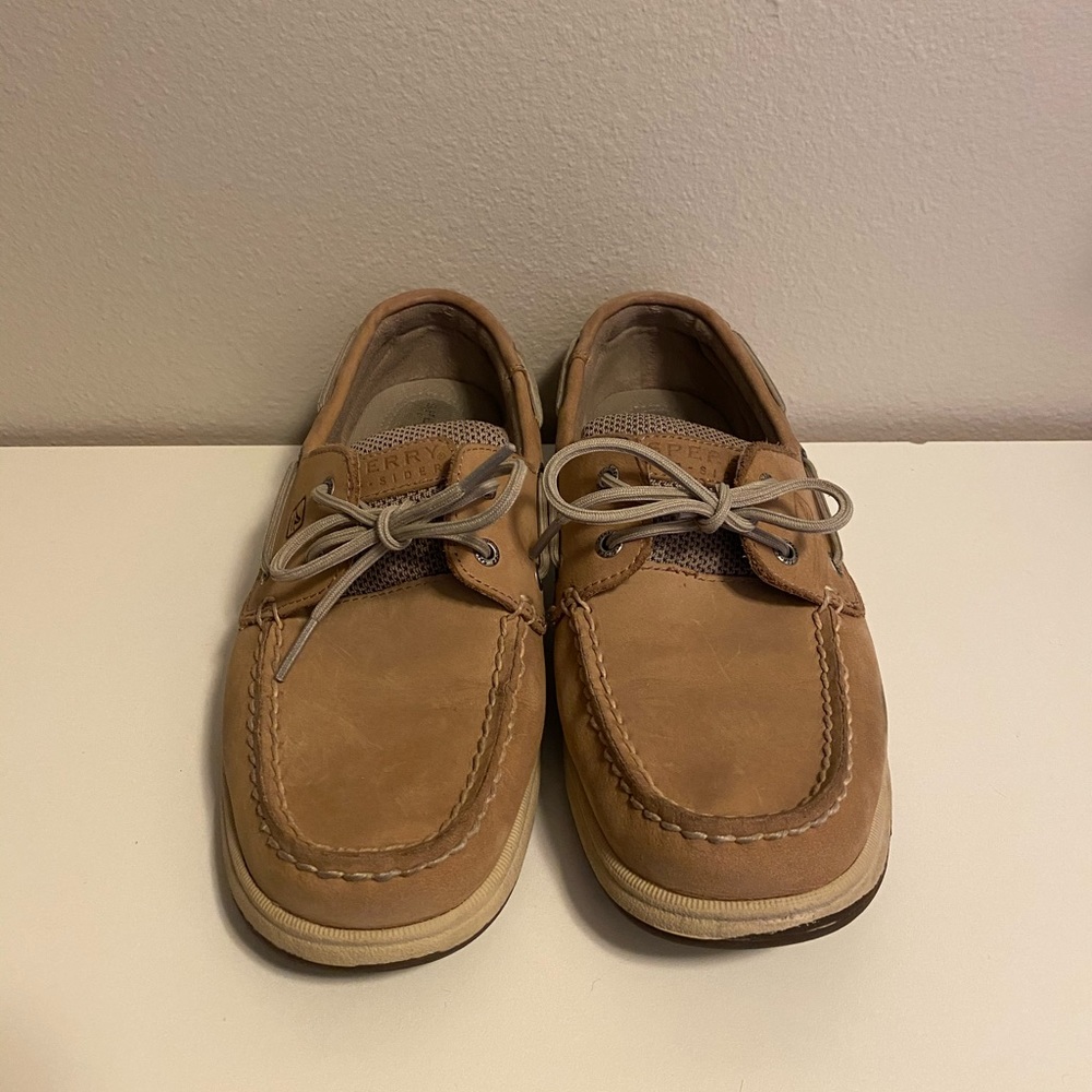 Women’s tan sperry boat shoes